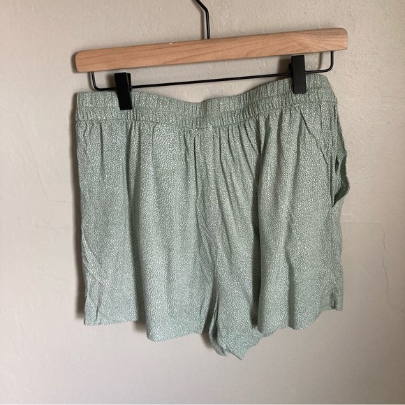 H&M Green Shorts Size 10 - Picture 3 of 4